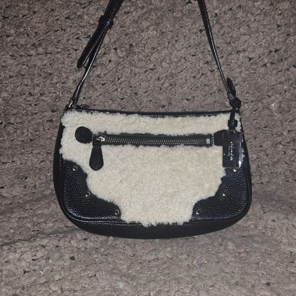 COACH-Rhyder-Shearling Black Leather-36490-Crossbody-Bag Charm-Near Mint - Picture 2 of 8